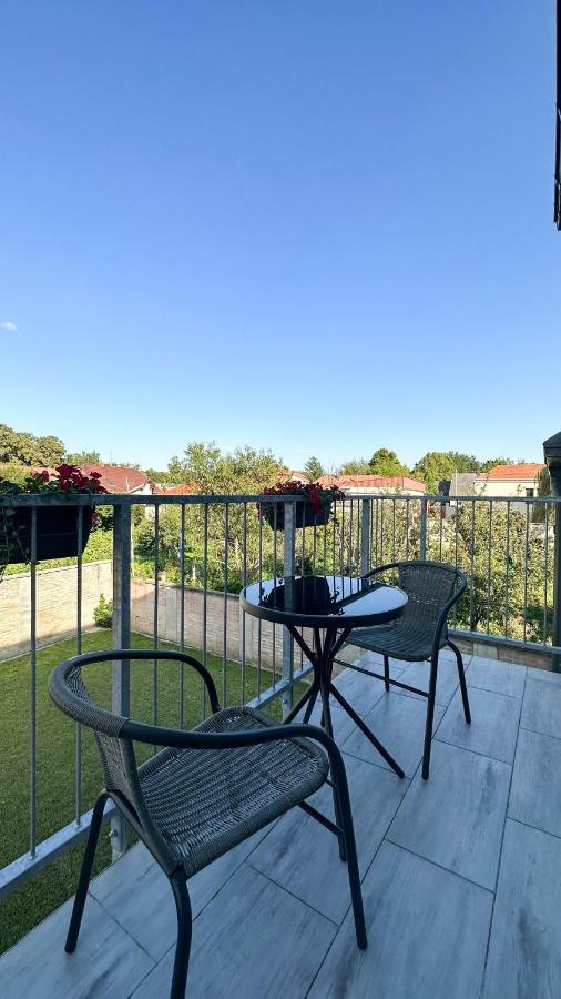 Linden Apartman 106 - Adults Only Мошонмадьяровар Экстерьер фото